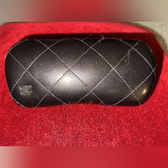 Authentic CHANEL quilted sunglasses case & dust cloth